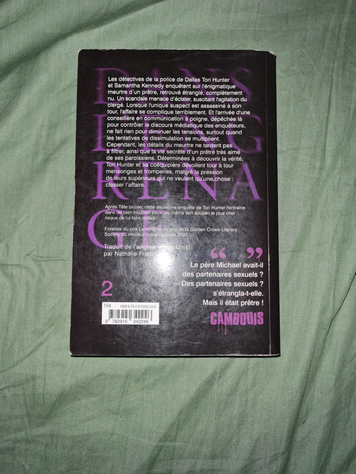 Dans l'engrenage, Tête basse, Gerri Hill