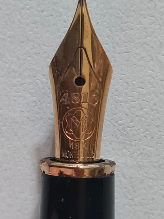 Lot 3 Stylo Mont Blanc Meisterstuck.
Plume or 18K 750 , Rollerball M 003 , Ball Pen Refill M 901 G