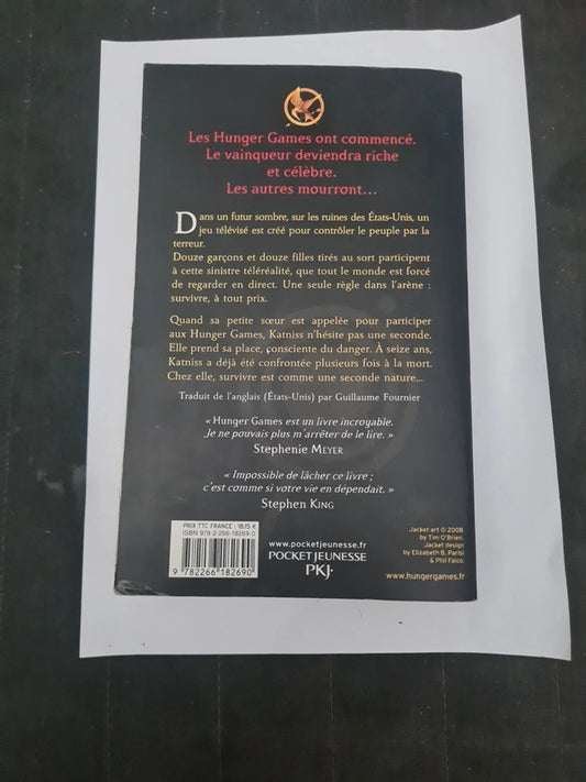 Hunger games , Suzanne Collins