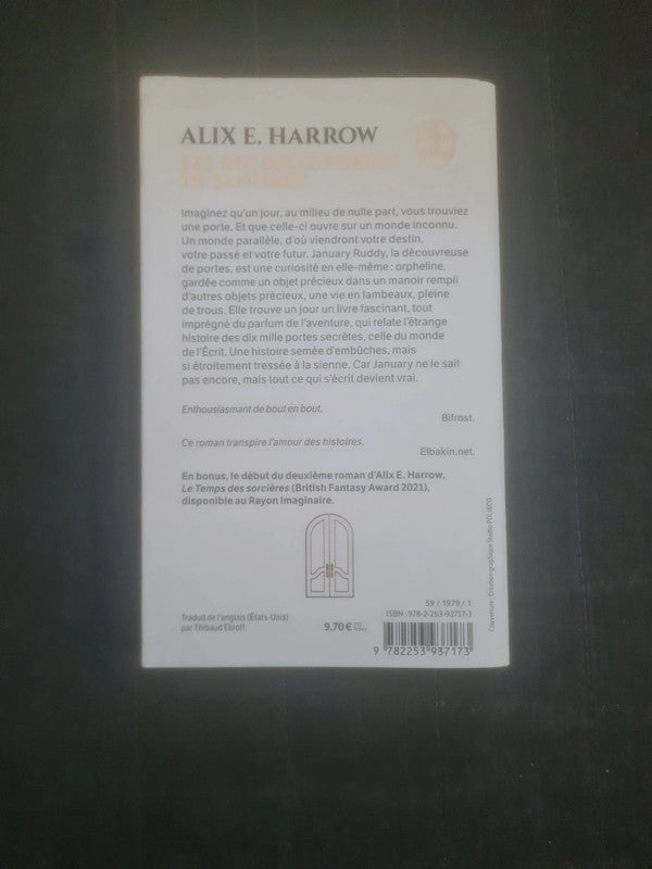 Les dix mille portes de january , Alix E . Harrow