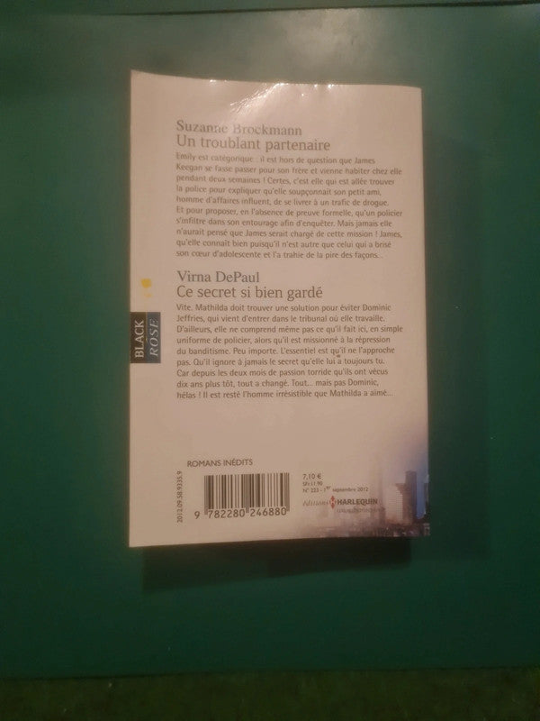 Suzanne Brockmann
: Un troublant partenaire, Virna DePaul
: Ce secret si bien gardé