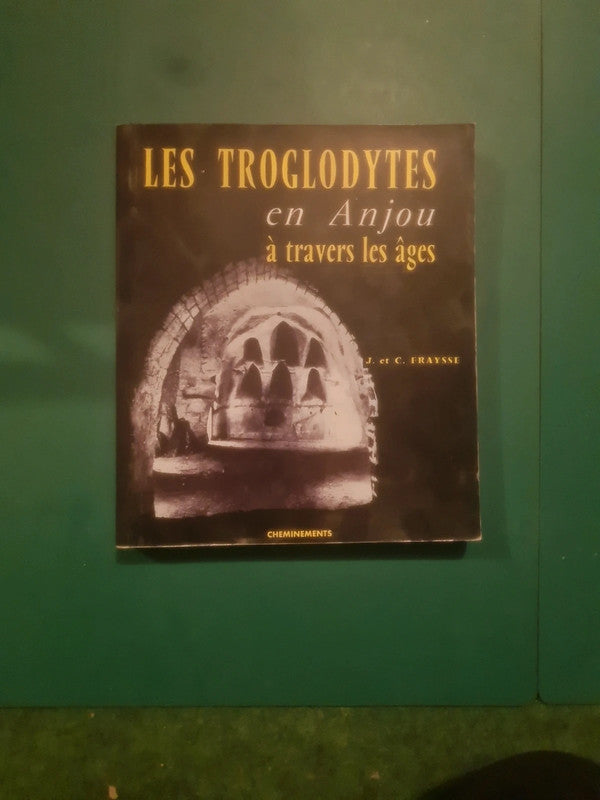 les troglodytes en anjou a travers les âges 2 , Jeanne et Camille Fraysse