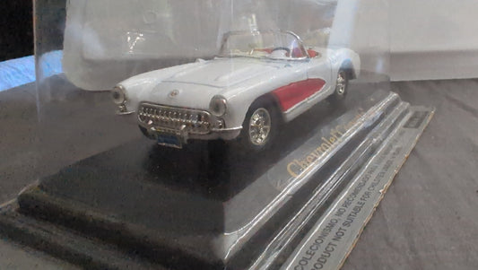 Chevrolet Corvette (1957) – Miniature 1/43 Blanche & Rouge – Cabriolet Vintage