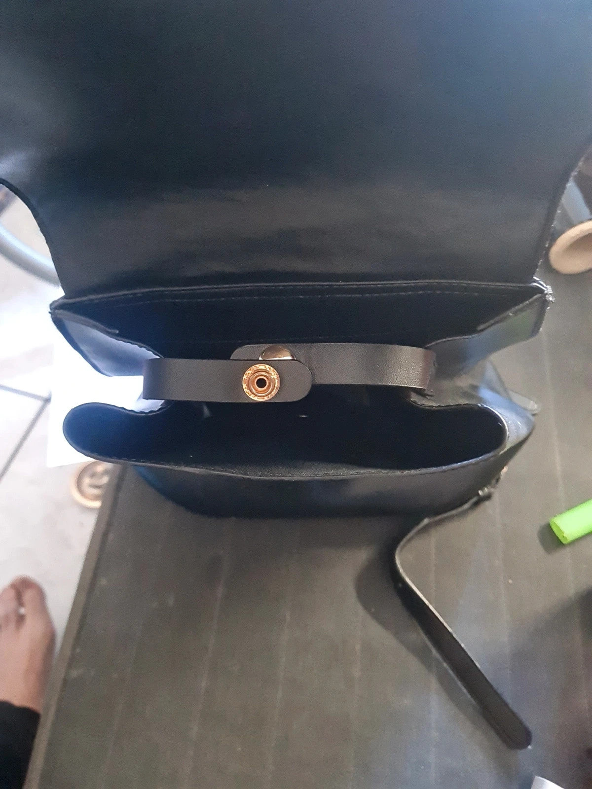 Sac à main à dos noir