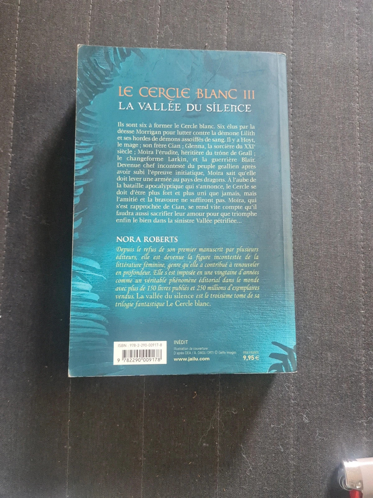 Le cercle blanc Tome 3
La vallée du silence
Nora Roberts