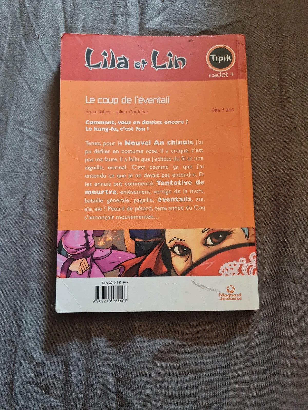 Lila et Lin épisode 3 le coup de l'éventail,  Bruce Litchi