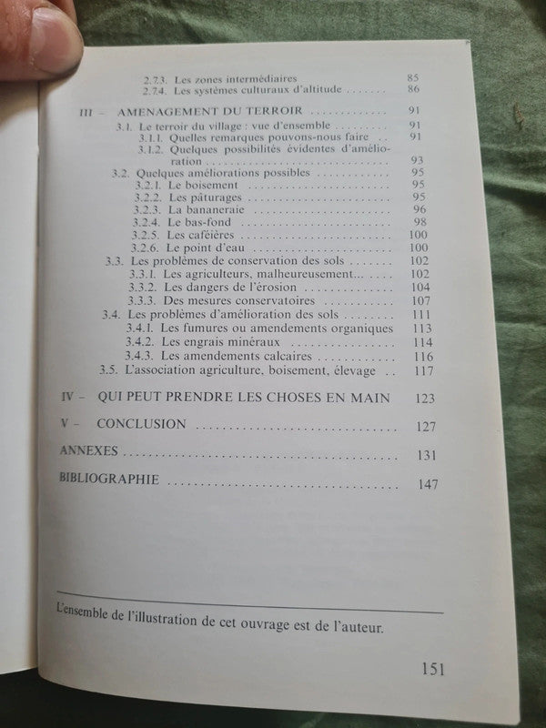 Le technicien d'agriculture tropicale , aménagements villageois et du terroir