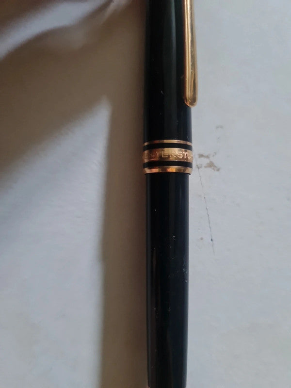 Lot 3 Stylo Mont Blanc Meisterstuck.
Plume or 18K 750 , Rollerball M 003 , Ball Pen Refill M 901 G