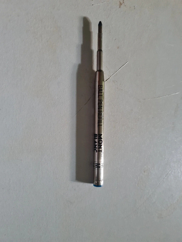 Lot 3 Stylo Mont Blanc Meisterstuck.
Plume or 18K 750 , Rollerball M 003 , Ball Pen Refill M 901 G