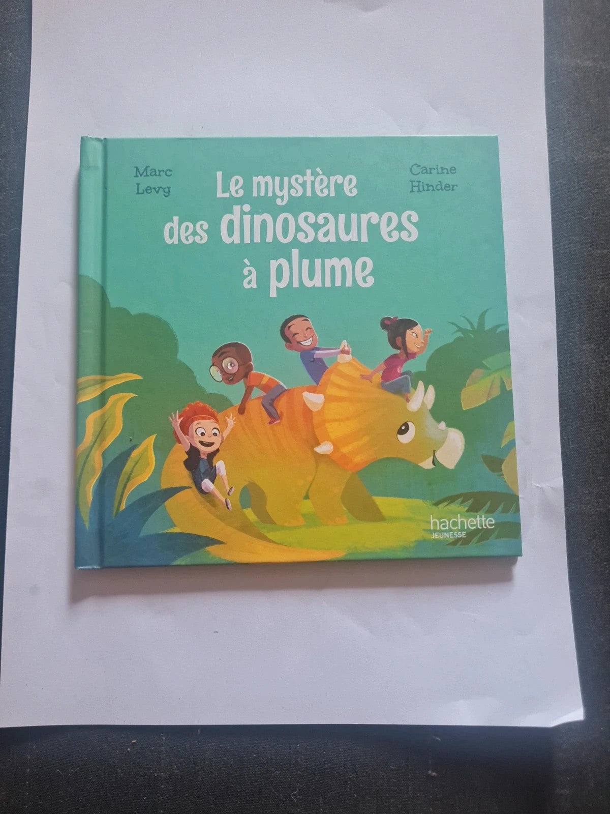 Le mystère des dinosaures à plume , Marc Lévy,  Carine Hinder