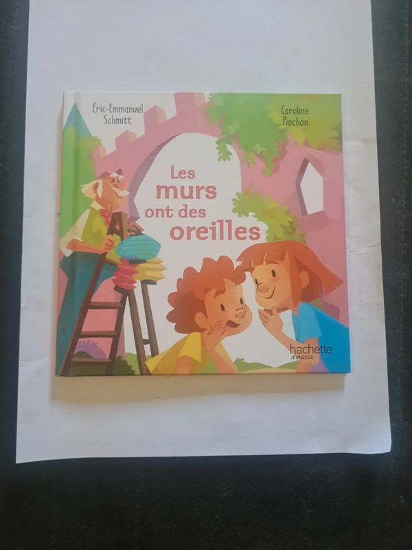 Les murs ont des oreilles, Éric Emmanuel Schmitt,  Caroline Piochon