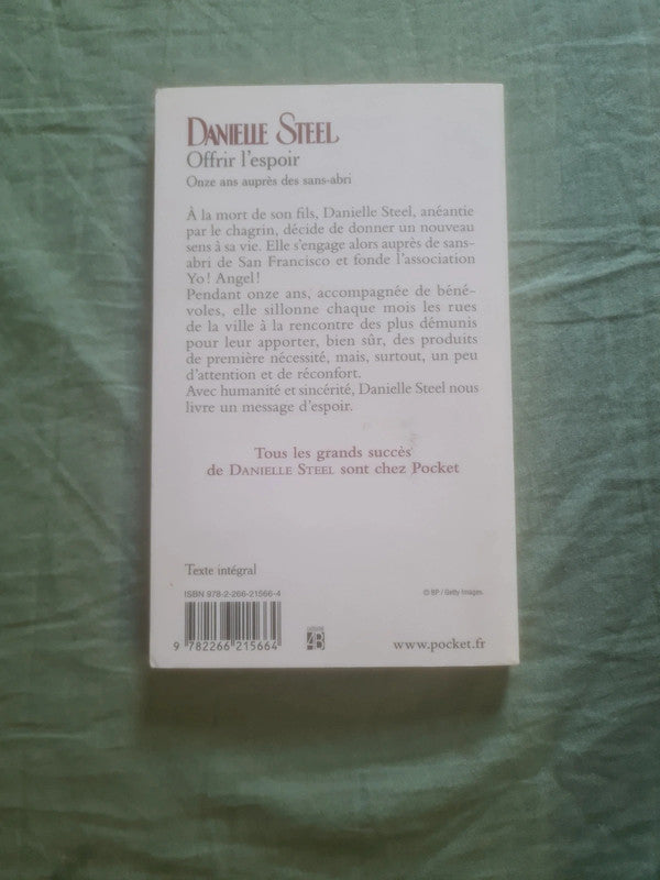 Offrir l'espoir,  onze ans auprès des sans abri,  Daniel Steel