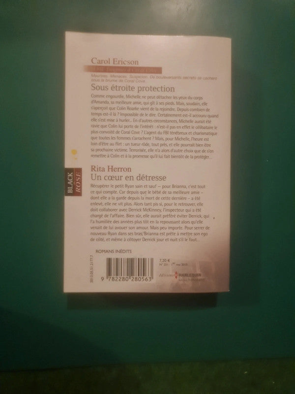 Carol Ericson : Sous étroite protection , Rita Herron :
Un cœur en détresse