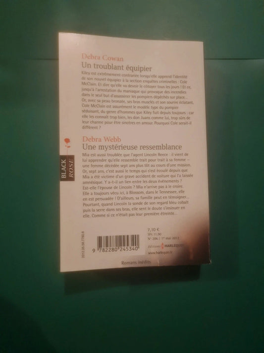 Debra Cowan :
Un troublant équipier , Debra Webb
: Une mystérieuse ressemblance