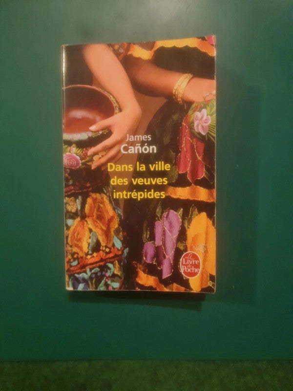 James Cañón
: Dans la ville des veuves intrépides