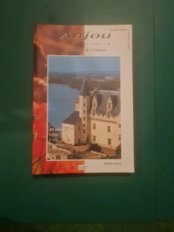 Anjou,  tourisme et culture,  49 balades à pied,  à vélo,  en voiture,  à cheval,  en bateau