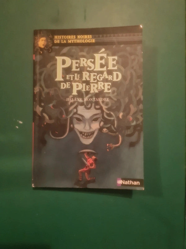Persée et le regard de Pierre