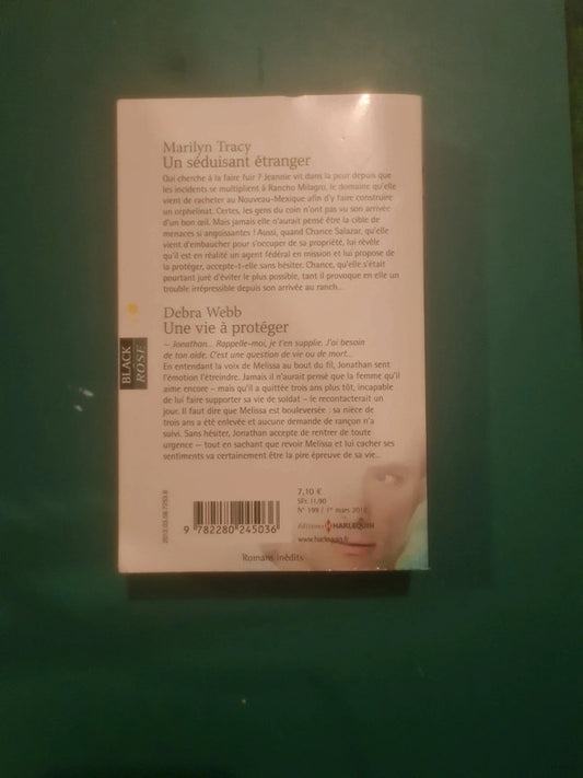 Marilyn Tracy
: Un séduisant étranger , Debra Webb
: Une vie à protéger