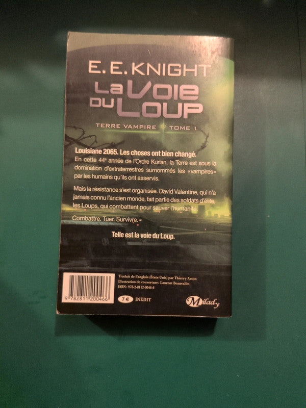 Terre vampire
tome 1 La voie du loup , E.E. Knight