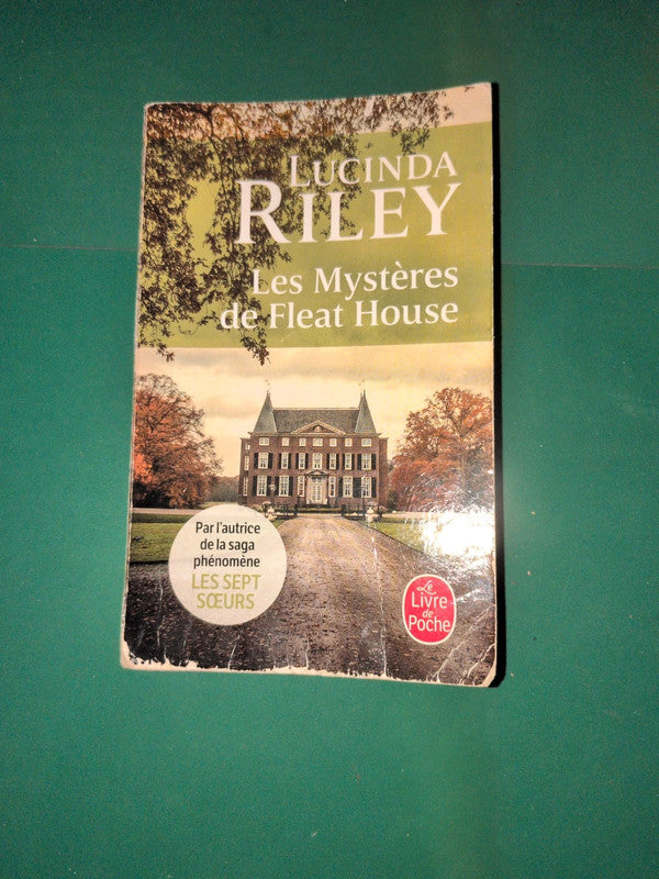 Les Mystères de Fleat House , Lucinda Riley
