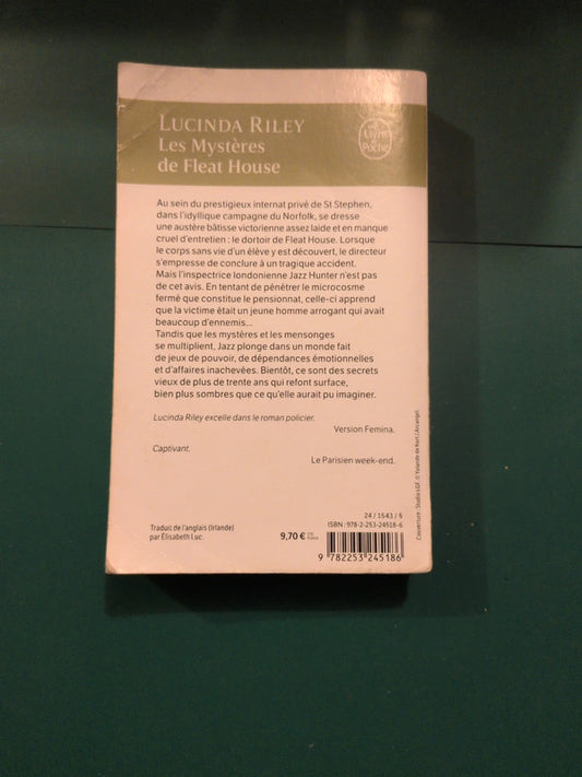 Les Mystères de Fleat House , Lucinda Riley