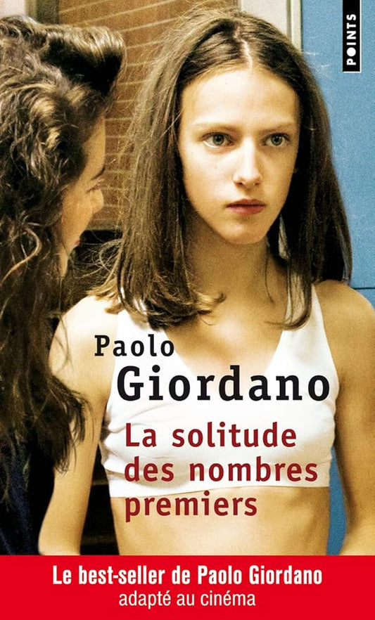 Cover of 'La Solitude des nombres premiers' by Paolo Giordano, featuring two young characters in an emotional moment.