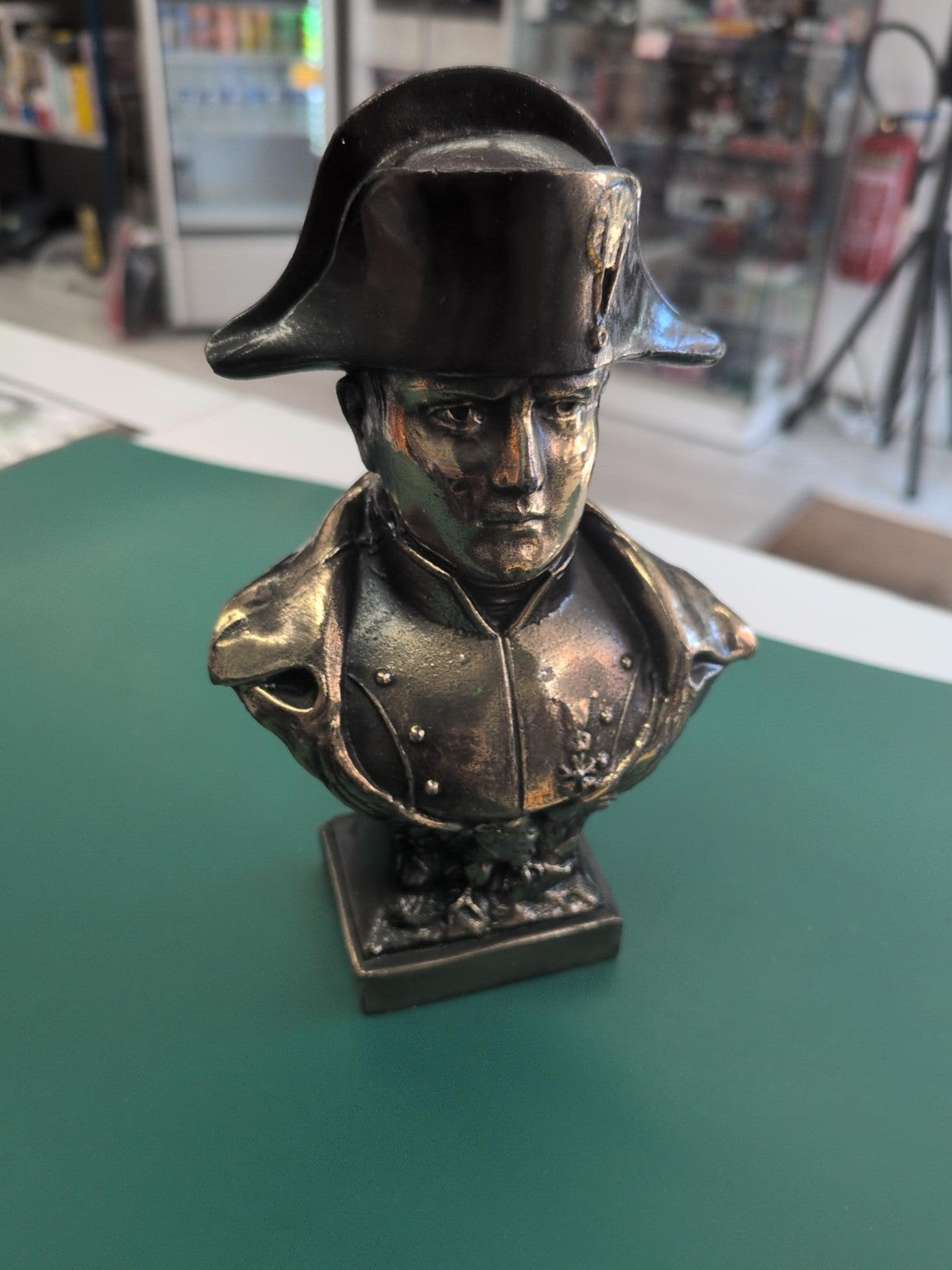 Buste décoratif de Napoléon Bonaparte de 15 cm, vue de profil