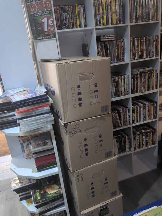 Lot d'environ 1200 DVD - vue du stock et cartons