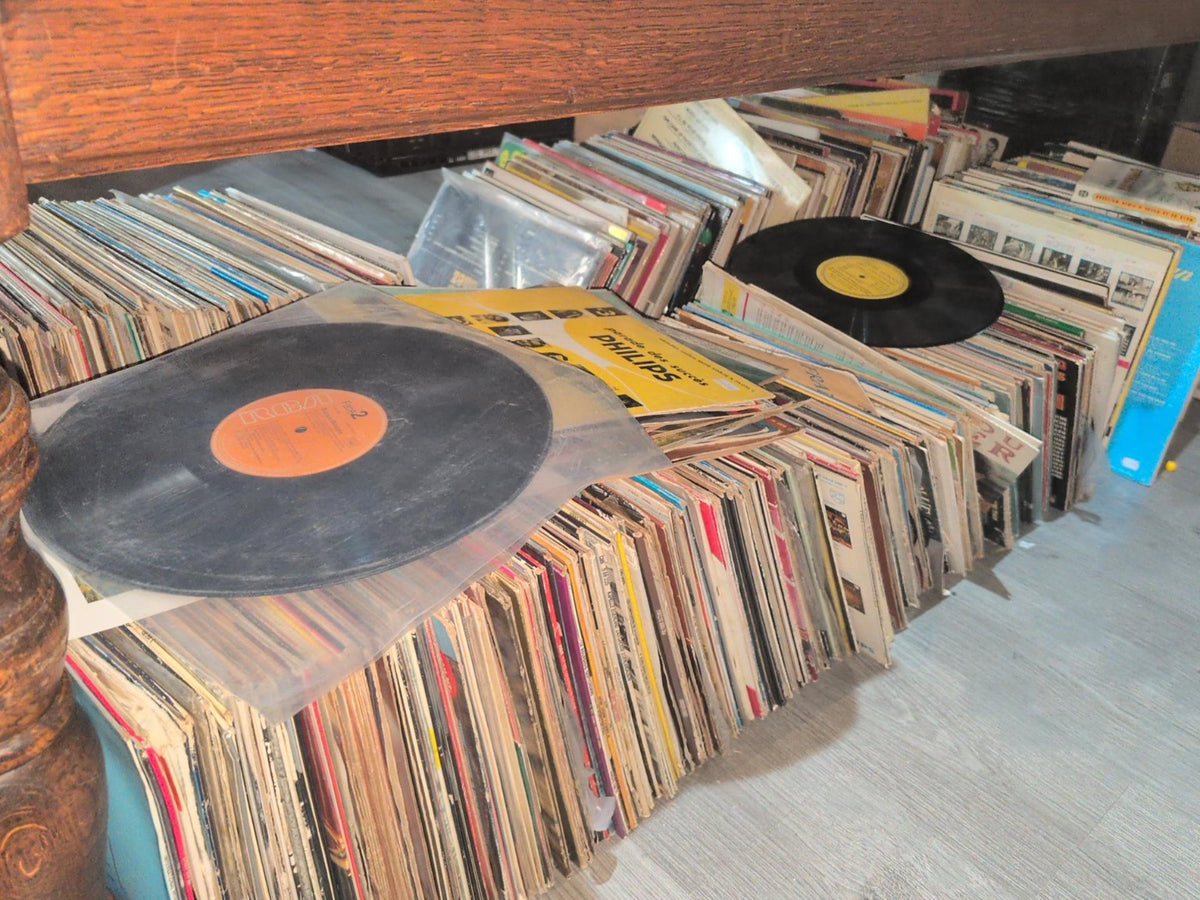 Lot d'environ 900 vinyles 33 tours à récupérer sur place chez Stanoccasion