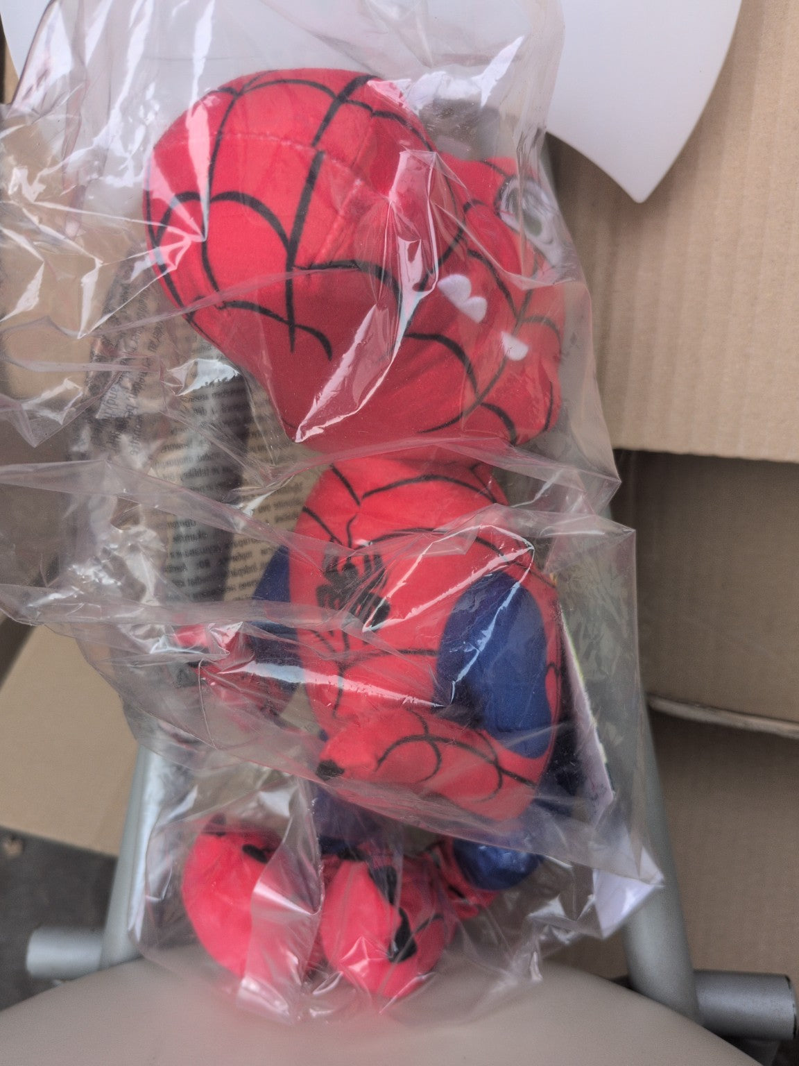 Peluche Disney Marvel Spidey T-Rex 25 cm vue de côté