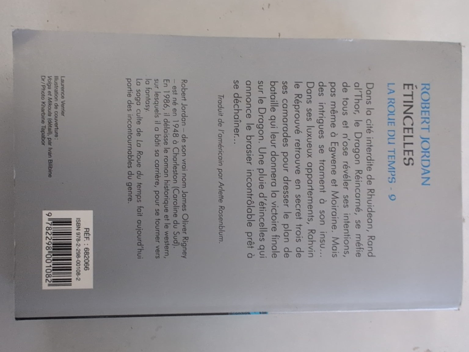 Quatrième de couverture de Étincelles, La Roue du Temps tome 9, de Robert Jordan